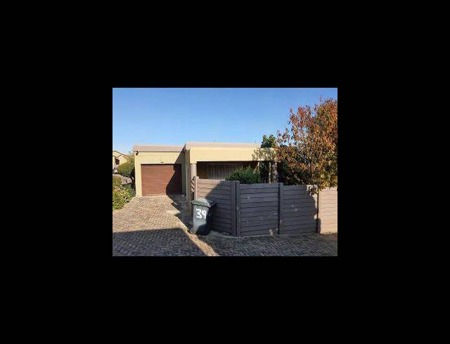 2 BEDROOM SIMPLEX TO LET IN HALFWAY GARDENS
